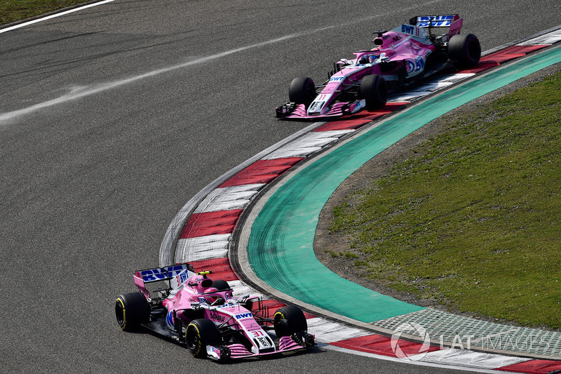 Esteban Ocon, Force India VJM11 y Sergio Perez, Force India VJM11