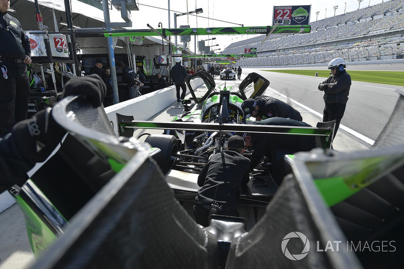 #22 Tequila Patron ESM Nissan DPi, P: Pipo Derani, Johannes van Overbeek, Nicolas Lapierre