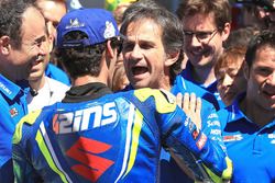 Alex Rins, Team Suzuki MotoGP, mit Davide Brivio