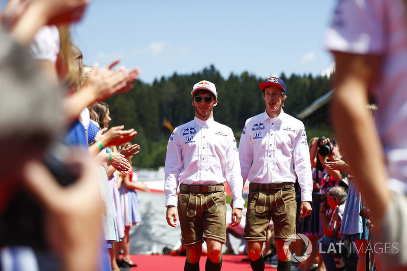 Pierre Gasly, Toro Rosso, and Brendon Hartley, Toro Rosso wearing traditional clothes