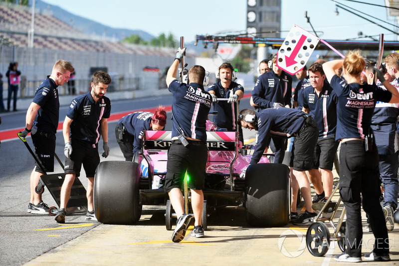 Nicholas Latifi, Force India VJM11, s'arrête au stand