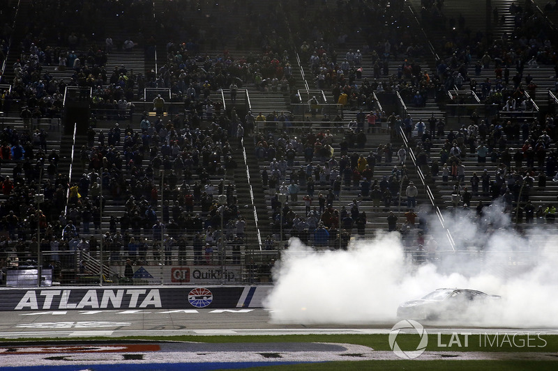 Kevin Harvick, Stewart-Haas Racing, Jimmy John's Ford Fusion, burn out