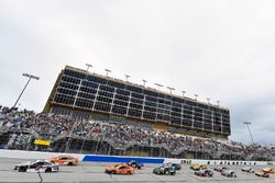 Kevin Harvick, Stewart-Haas Racing, Jimmy John's Ford Fusion and Daniel Suarez, Joe Gibbs Racing, ARRIS Toyota Camry