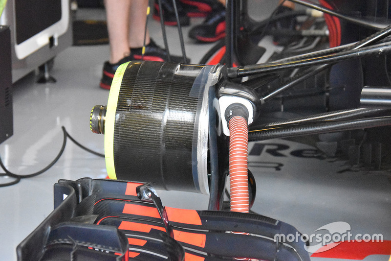Red Bull Racing RB14 detalle del freno delantero