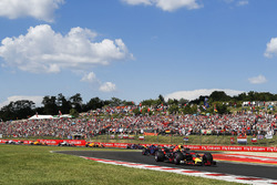 Max Verstappen, Red Bull Racing RB14, devant Pierre Gasly, Toro Rosso STR13, et Carlos Sainz Jr., Renault Sport F1 Team R.S. 18