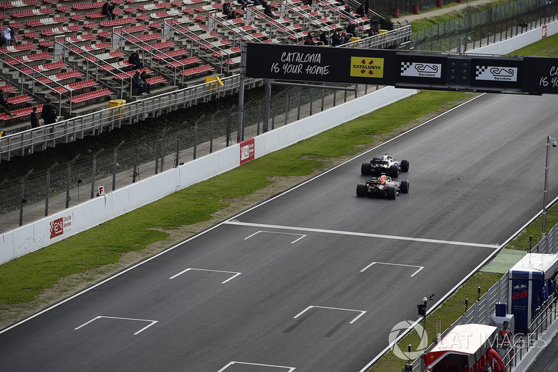 Пьер Гасли, Scuderia Toro Rosso STR13, и Макс Ферстаппен, Red Bull Racing RB14