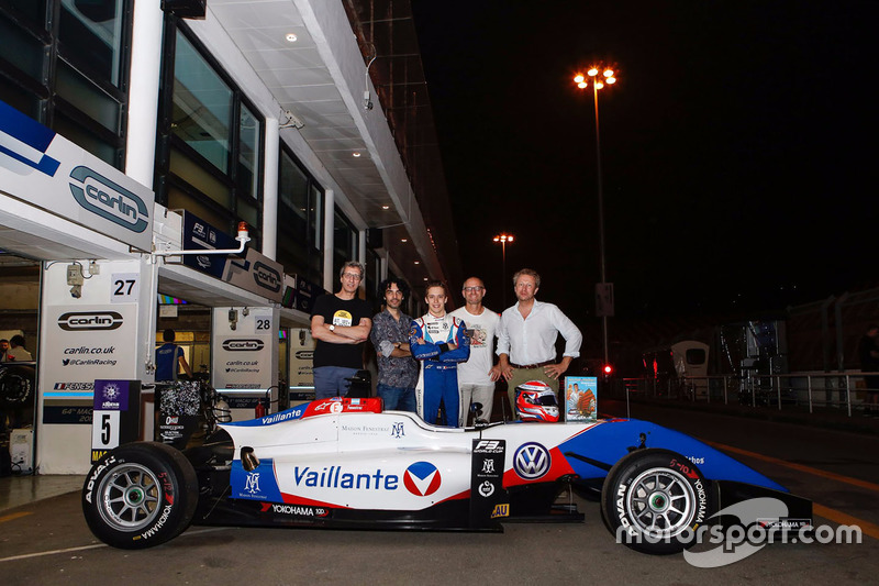 Sacha Fenestraz, Vaillante-Carlin, avec Denis Lapière, Philippe Graton et Benjamin Benéteau