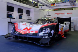 #2 Porsche Team Porsche 919 Hybrid: Timo Bernhard, Earl Bamber, Brendon Hartley