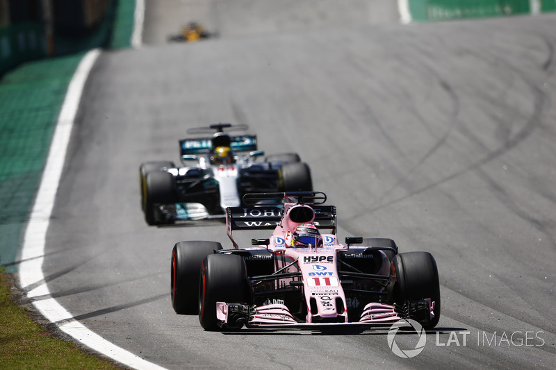 Sergio Perez, Sahara Force India F1 VJM10, Lewis Hamilton, Mercedes AMG F1 W08