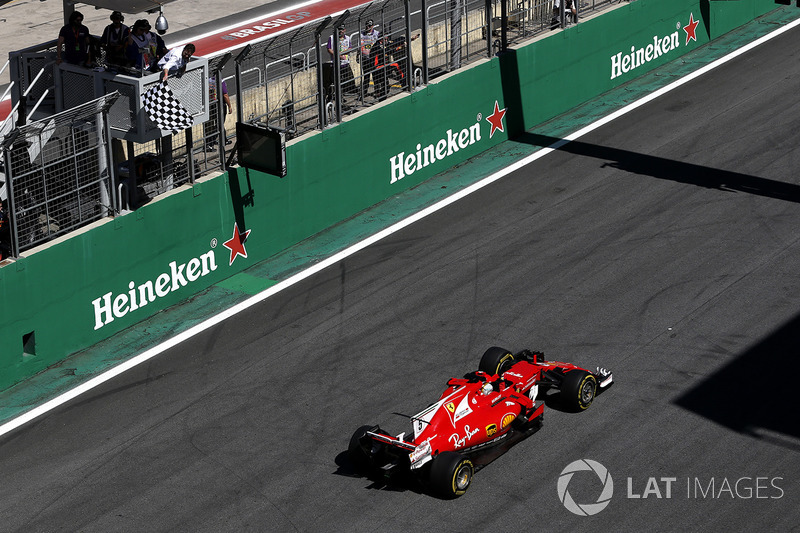 Damalı bayrak: Yarış galibi Sebastian Vettel, Ferrari SF70H