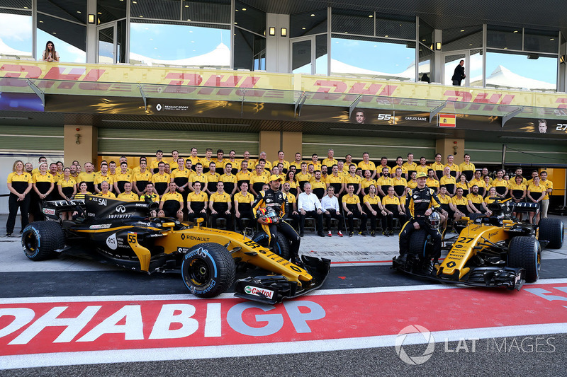 Carlos Sainz Jr., Renault Sport F1 Team and Nico Hulkenberg, Renault Sport F1 Team at the Renault Te