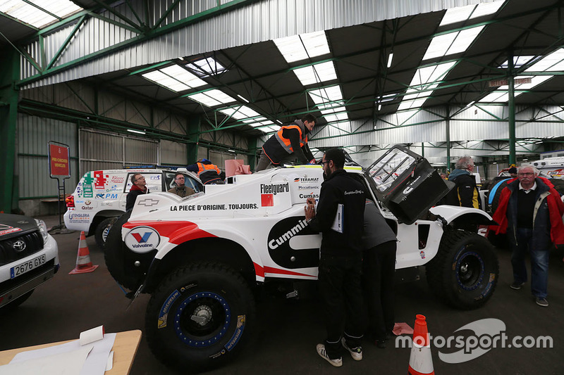 Los equipos se preparan en Le Havre para el largo viaje a Lima, Perú