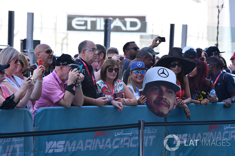 Fans in pit lane