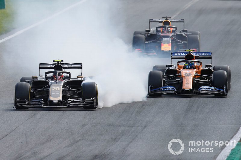 Kevin Magnussen, Haas F1 Team VF-19, Lando Norris, McLaren MCL34, y Max Verstappen, Red Bull Racing RB15