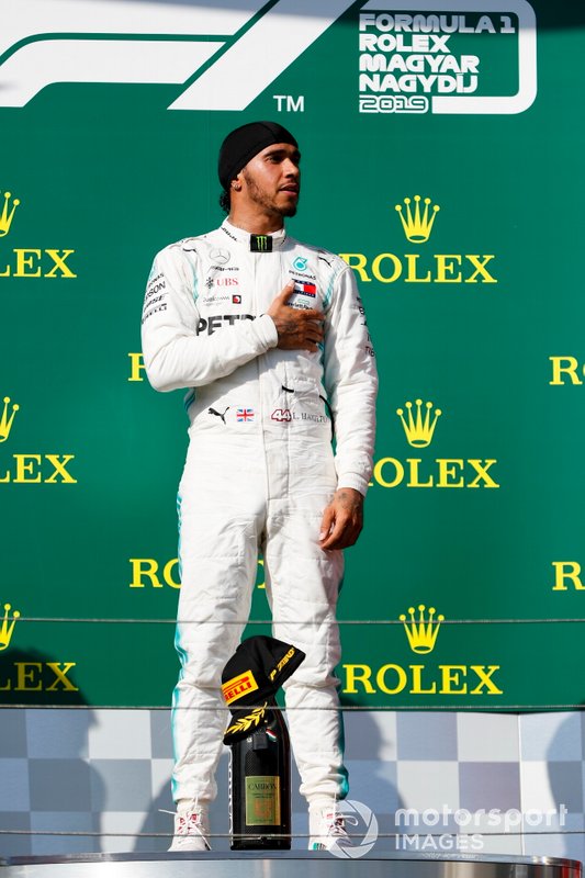 Podyum: Yarış galibi Lewis Hamilton, Mercedes AMG F1 W10