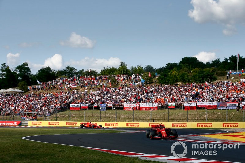 Charles Leclerc, Ferrari SF90, precede Sebastian Vettel, Ferrari SF90