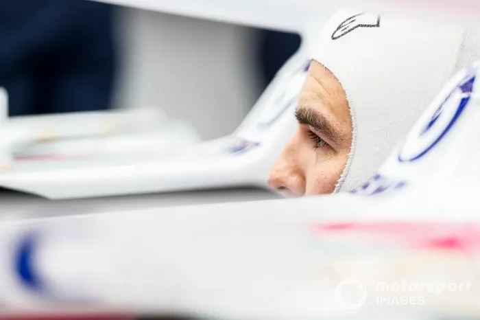 16 - Sergio Perez: 1'38.620 (punido em 5 lugares no grid por troca de câmbio)