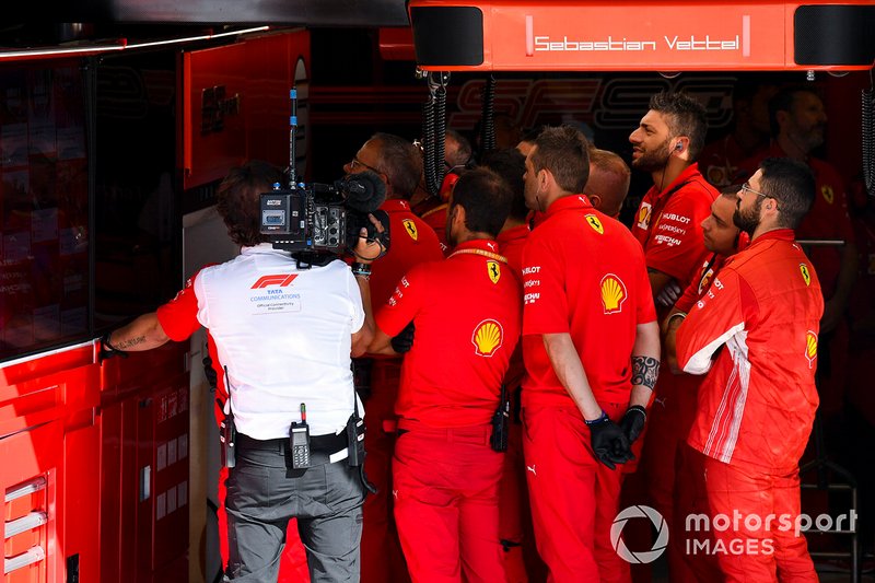 Ferrari mechanics watching qualifying