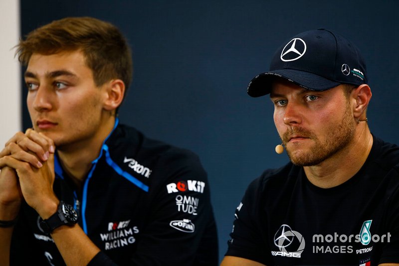 Valtteri Bottas, Mercedes AMG F1, e George Russell, Williams Racing