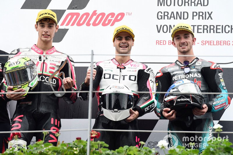 Podio: ganador Romano Fenati, Team O, segundo lugar Tony Arbolino, Team O, tercer lugar John McPhee, SIC Racing Team