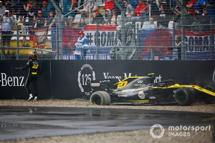 Choque de Nico Hulkenberg, Renault R.S. 19 en el muro