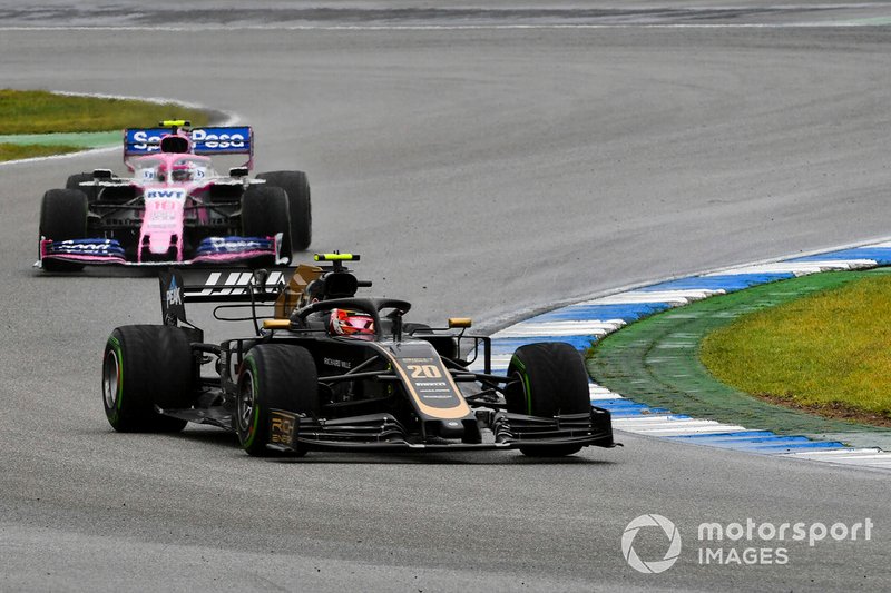 Kevin Magnussen, Haas F1 Team VF-19, precede Lance Stroll, Racing Point RP19