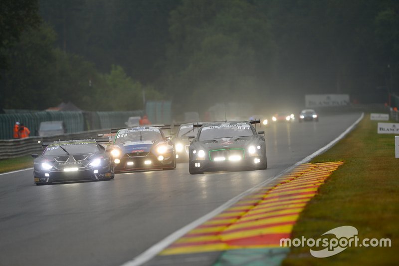 #78 Barwell Motorsport Lamborghini Huracan GT3 2019: James Pull, Jordan Witt, Sandy Mitchell, #107 Bentley Team M-Sport Bentley Continental GT3: Jordan Lee Pepper, Jules Gounon, Steven Kane
