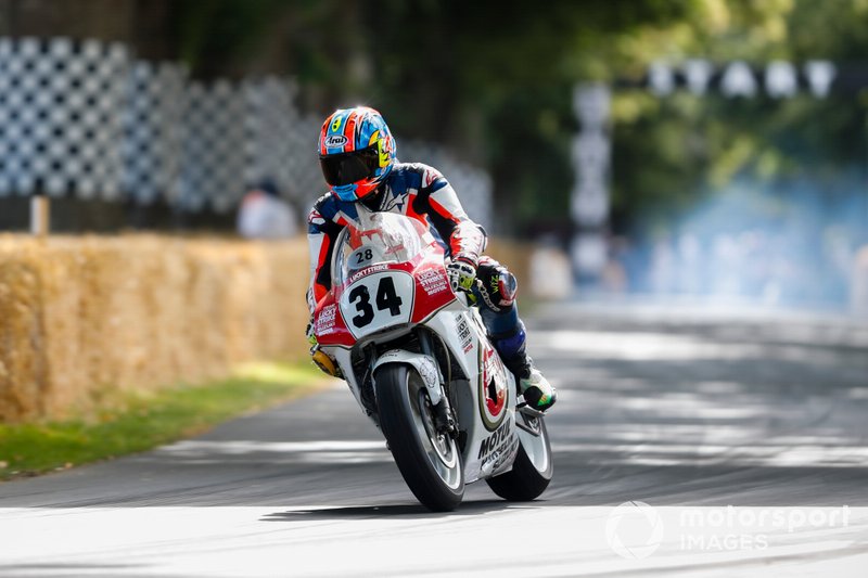 Suzuki RGV500
