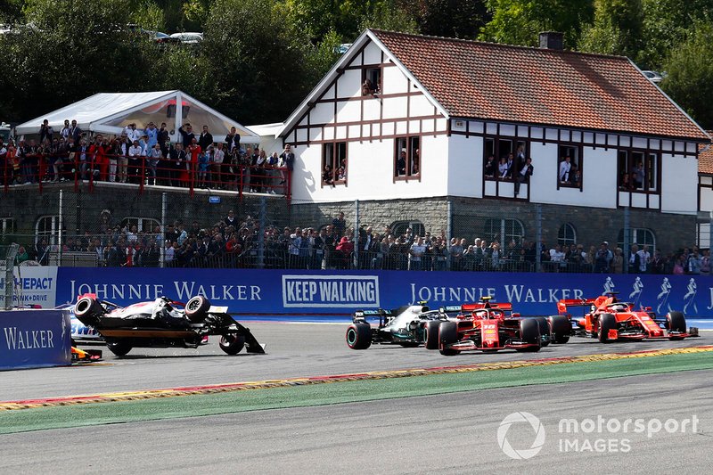 Incidente entre Verstappen e Raikkonen