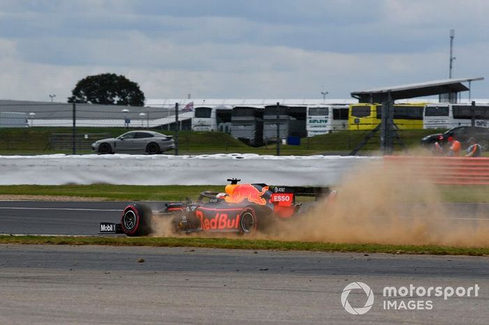 Max Verstappen, Red Bull Racing RB15, se sale de pista