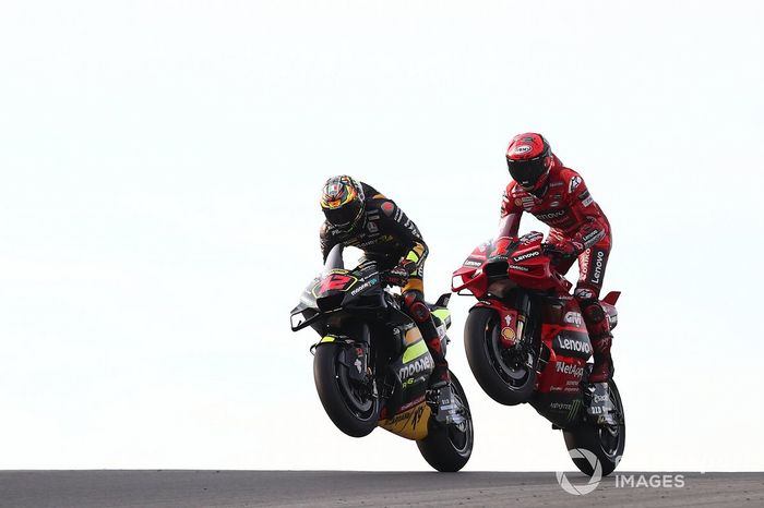 Marco Bezzecchi, VR46 Racing Team, Francesco Bagnaia, Ducati Team 