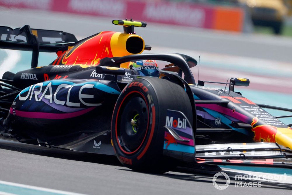 Sergio Pérez, Red Bull Racing RB19, en el viernes del GP de Miami. 