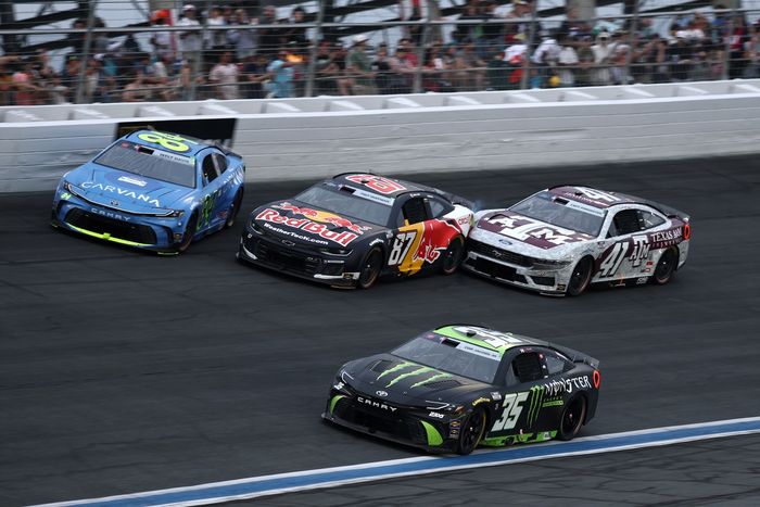 Connor Zilisch, Trackhouse Racing Chevrolet, Jimmie Johnson, LEGACY MOTOR CLUB Toyota, Cole Custer, Haas Factory Team Ford