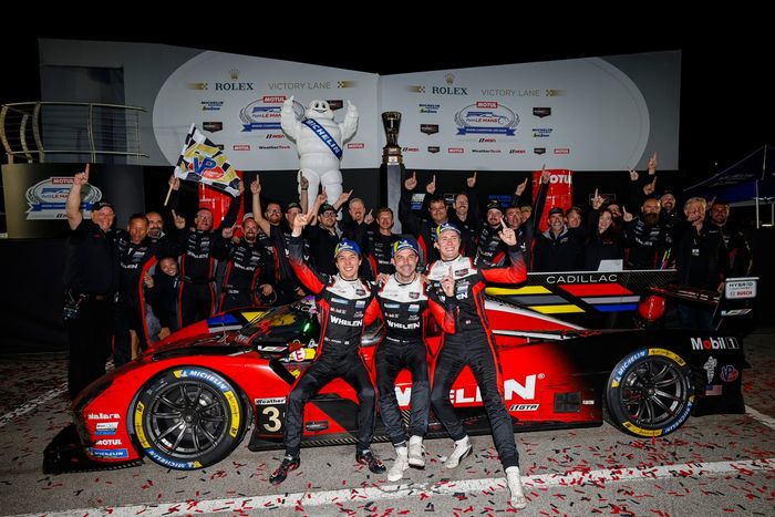 #31 Cadillac Action Express Cadillac V- Series.R: Jack Aitken, Earl Bamber, Frederik Vesti