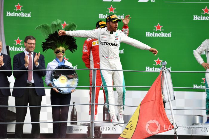 Lewis Hamilton, Mercedes AMG F1 celebra en el podio