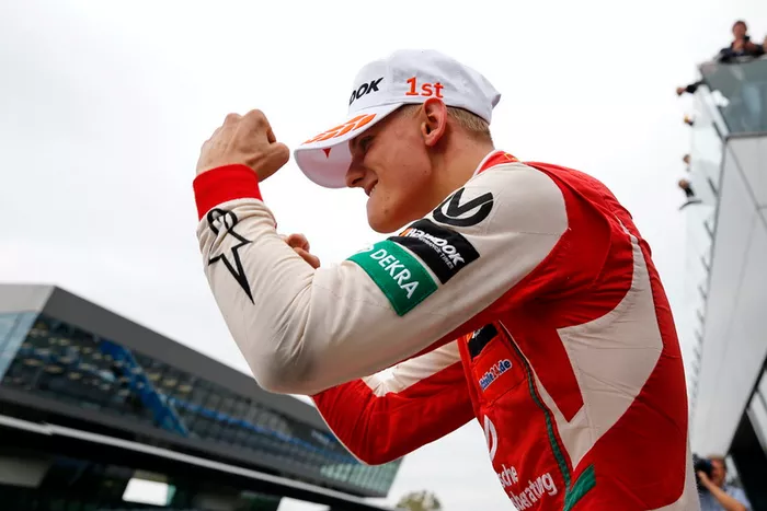 Podio: Ganador, Mick Schumacher, PREMA Theodore Racing Dallara F317 - Mercedes-Benz