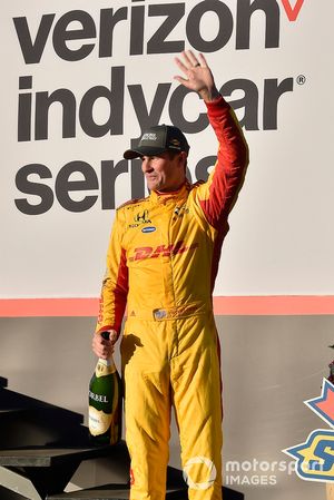 Ryan Hunter-Reay, Andretti Autosport Honda celebrates the win