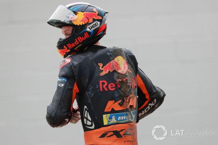 Bradley Smith, Red Bull KTM Factory Racing, después de la caída