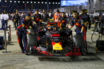 Max Verstappen, Red Bull Racing RB14 sur la grille