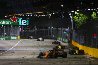 Fernando Alonso, McLaren MCL33, leads Carlos Sainz Jr., Renault Sport F1 Team R.S. 18, and Nico Hulkenberg, Renault Sport F1 Team R.S. 18