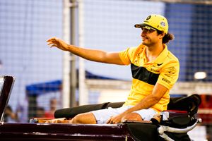 Carlos Sainz Jr., Renault Sport F1 Team, lors de la parade des pilotes