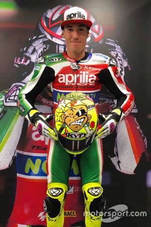 Helm van Aleix Espargaro, Aprilia Racing Team Gresini met eerbetoon aan wielrenner Marco Pantani
