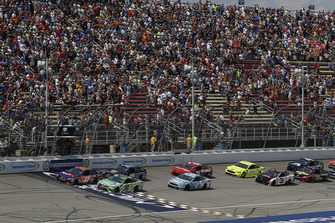 Denny Hamlin, Joe Gibbs Racing, Toyota Camry FedEx Office, Kyle Busch, Joe Gibbs Racing, Toyota Camry Interstate Batteries, Erik Jones, Joe Gibbs Racing, Toyota Camry Doosan, Kevin Harvick, Stewart-Haas Racing, Ford Fusion Busch Light / Mobil 1, start, green flag