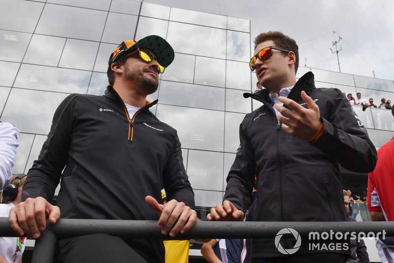 Fernando Alonso, McLaren y Stoffel Vandoorne, McLaren en el desfile de pilotos