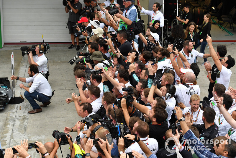 A Mercedes nagy ünneplése a Brazil Nagydíjról - F1 2018