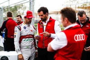 Lucas Di Grassi, Audi Sport ABT Schaeffler chats with his engineer