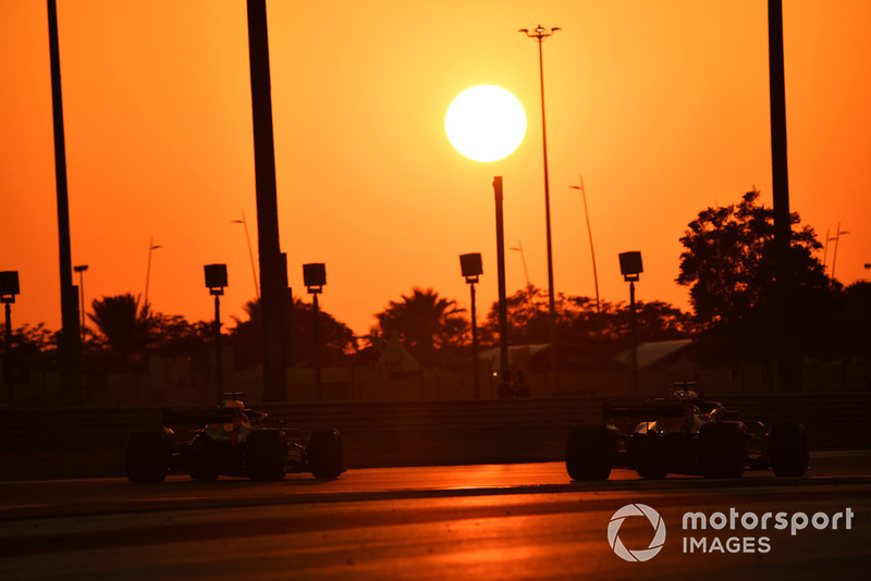 Sebastian Vettel, Ferrari SF71H y Daniel Ricciardo, Red Bull Racing RB14