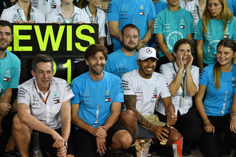 Lewis Hamilton, Mercedes AMG F1 viert met het team
