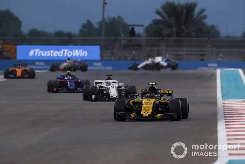 Carlos Sainz Jr., Renault Sport F1 Team R.S. 18, Marcus Ericsson, Sauber C37 and Pierre Gasly, Scuderia Toro Rosso STR13