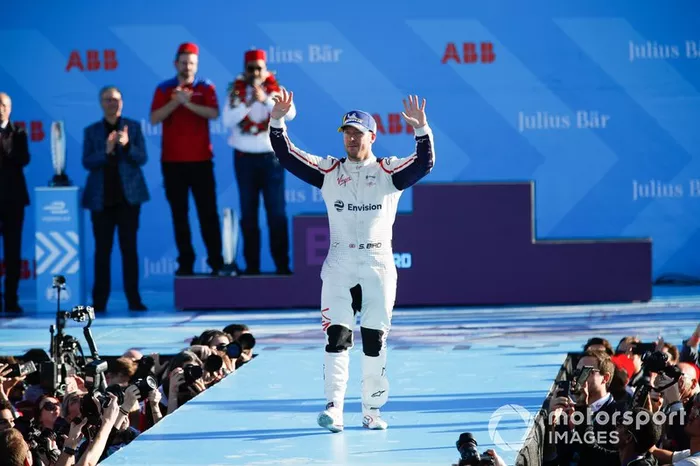 Sam Bird, Envision Virgin Racing, tercero, celebra su podio